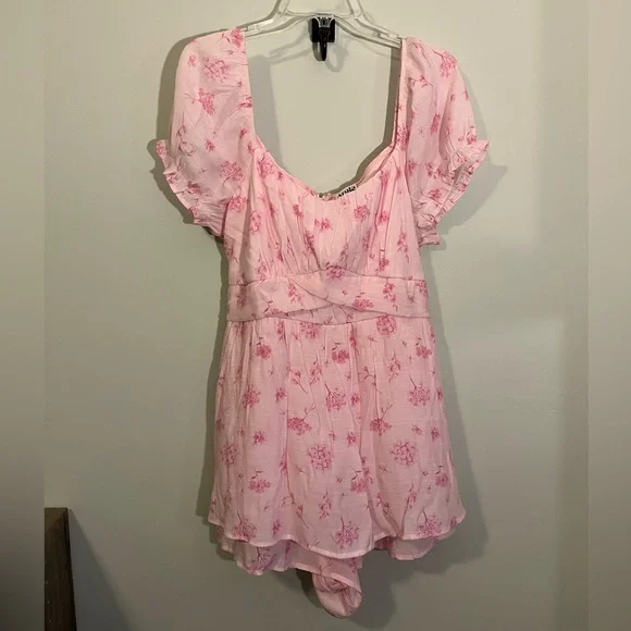 ARULA Pink Floral Puff-Sleeve Romper with Belt - Picture 4 of 9